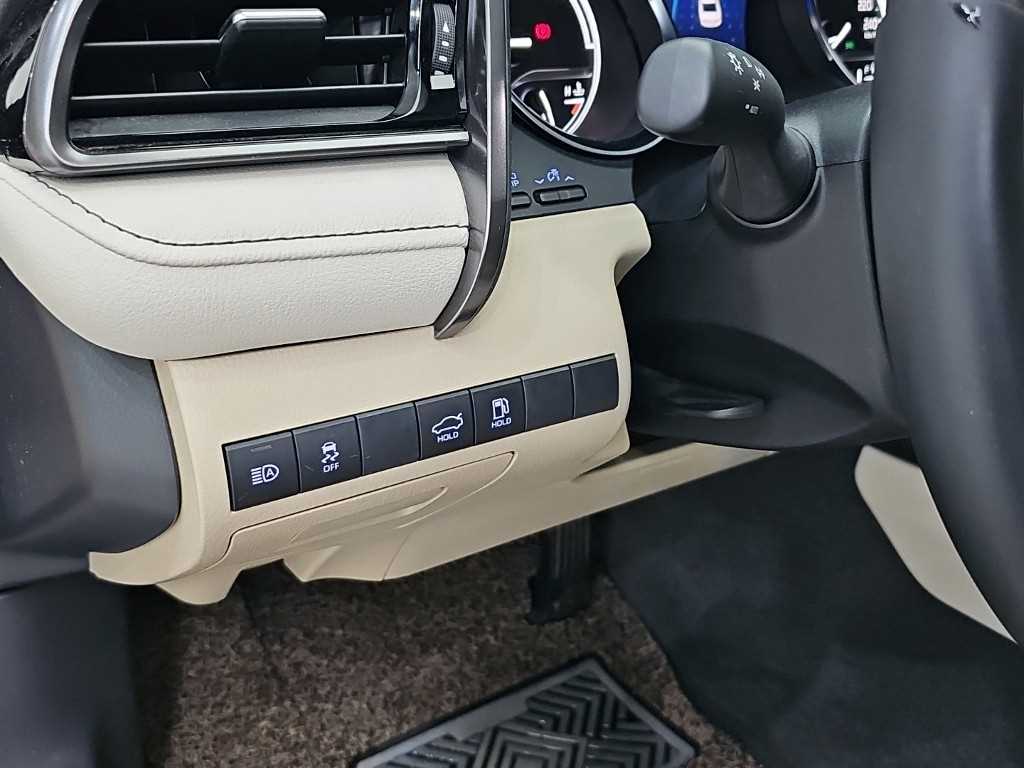 Toyota Camry — photo 17