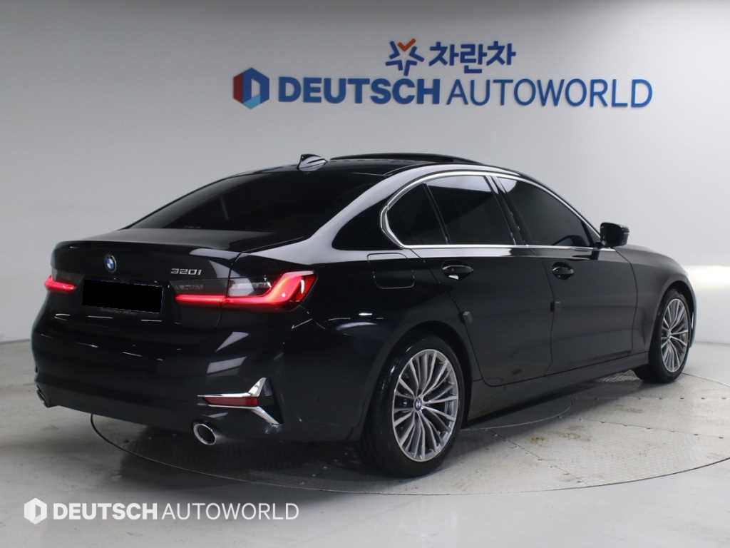 BMW 3-Series — photo 02