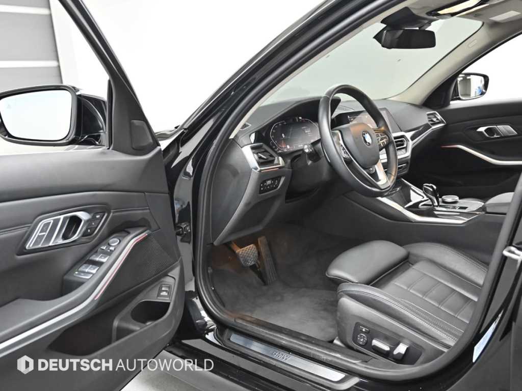 BMW 3-Series — photo 11