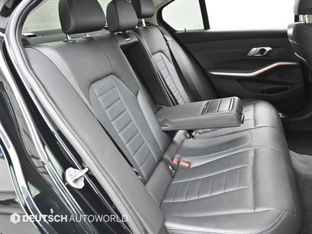 BMW 3-Series — photo 12