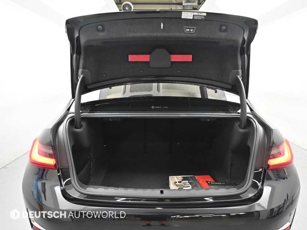 BMW 3-Series — photo 19