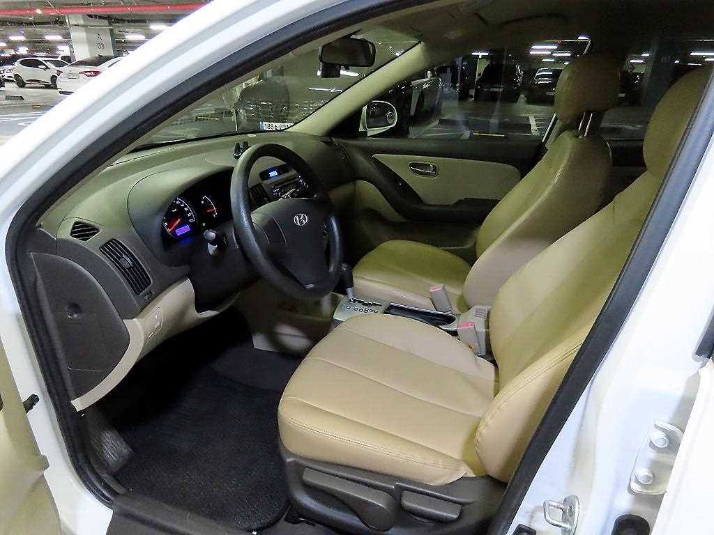 Hyundai Avante — photo 06