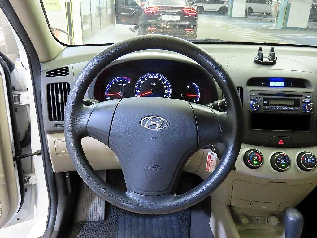 Hyundai Avante — photo 08