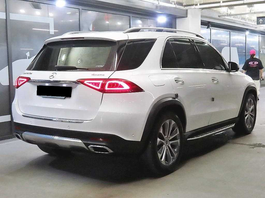 Mercedes-Benz GLE-Class — photo 04