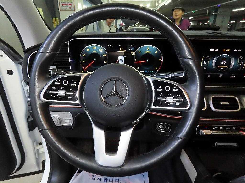 Mercedes-Benz GLE-Class — photo 08