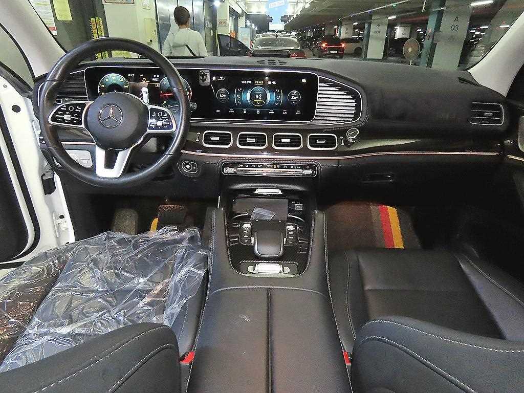 Mercedes-Benz GLE-Class — photo 10
