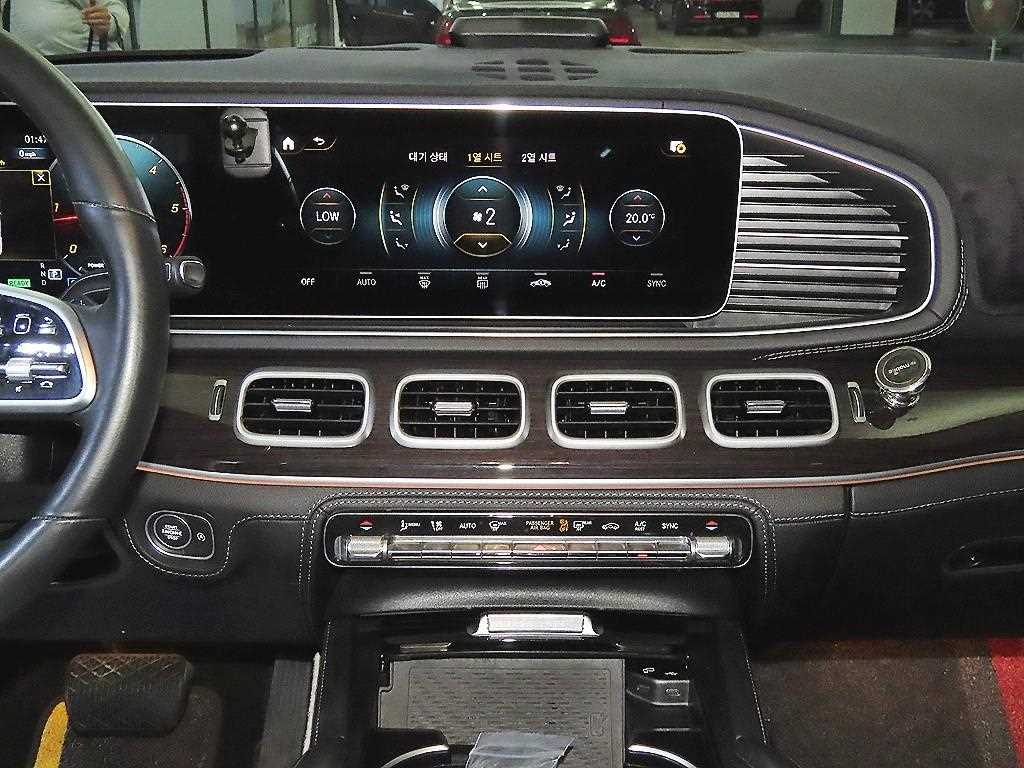 Mercedes-Benz GLE-Class — photo 11