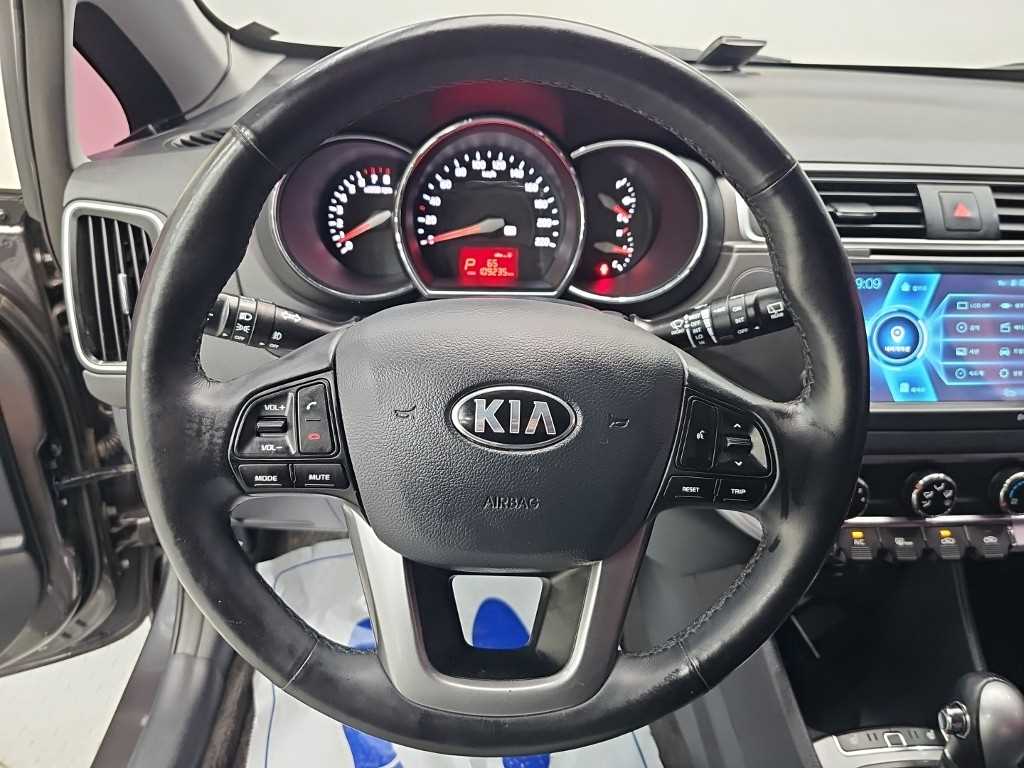 Kia pride — photo 09