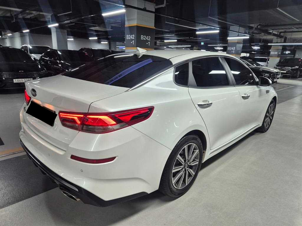 Kia K5 — photo 02