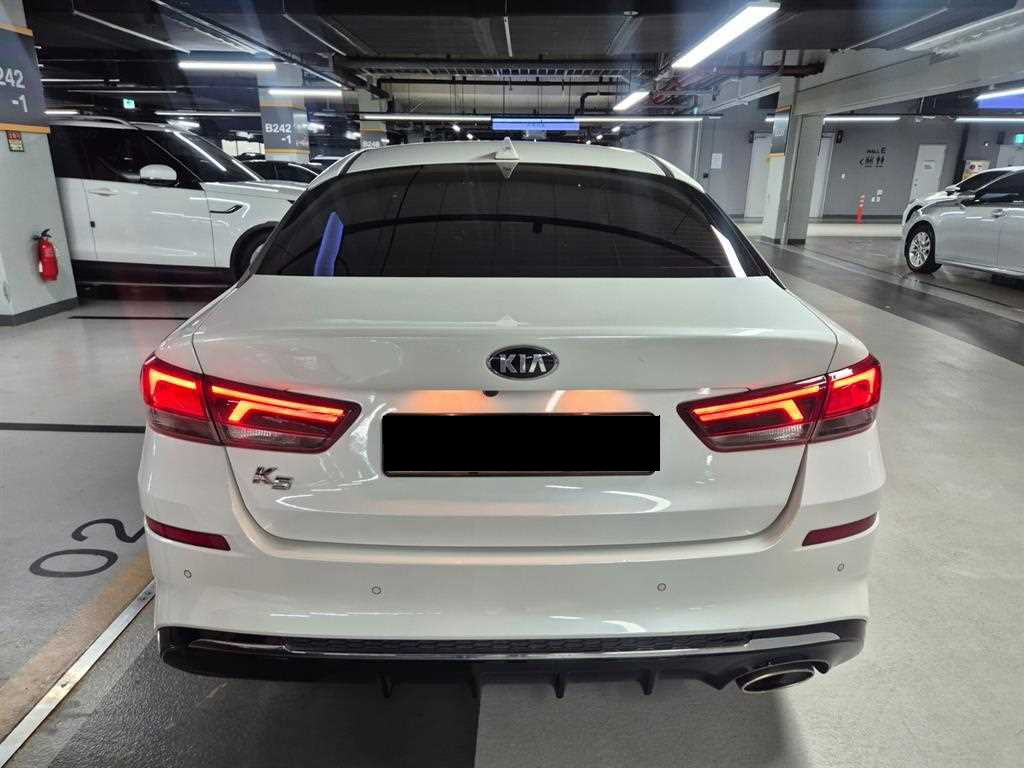Kia K5 — photo 04