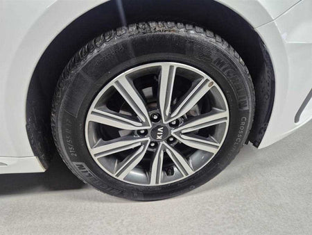Kia K5 — photo 05