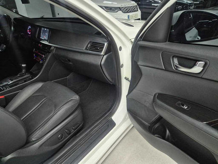 Kia K5 — photo 10