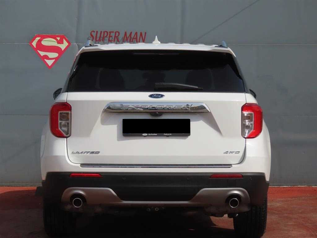 Ford Explorer — photo 04