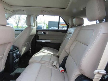Ford Explorer — photo 07
