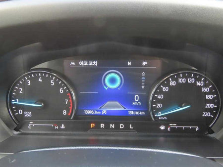 Ford Explorer — photo 10