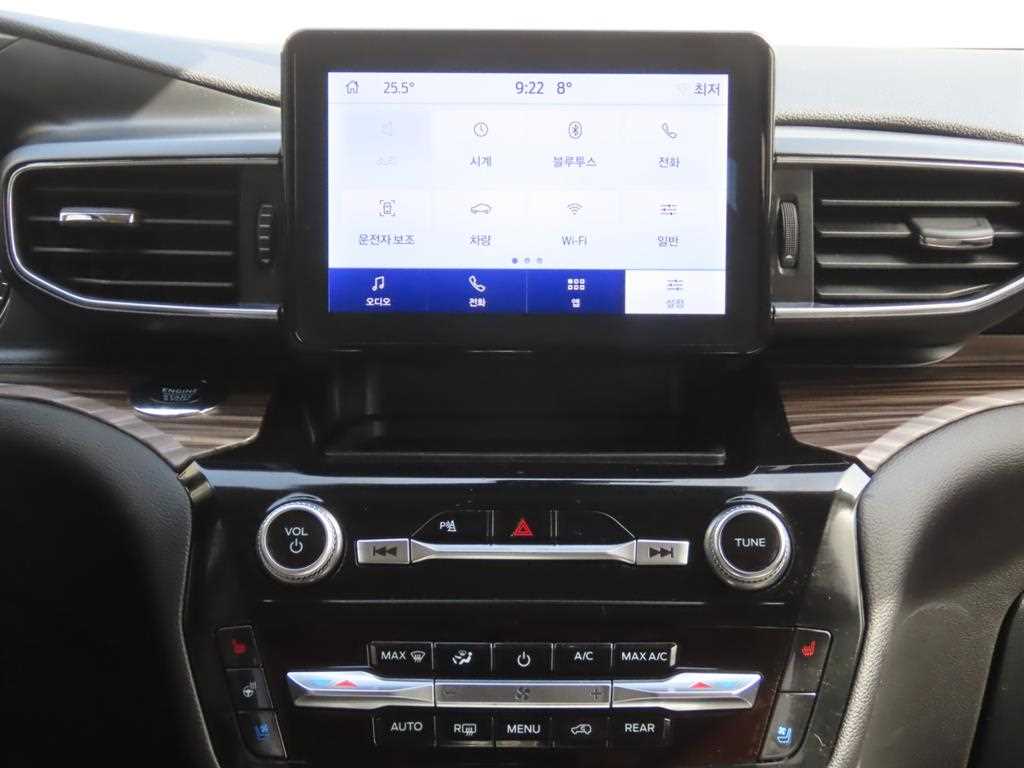 Ford Explorer — photo 11