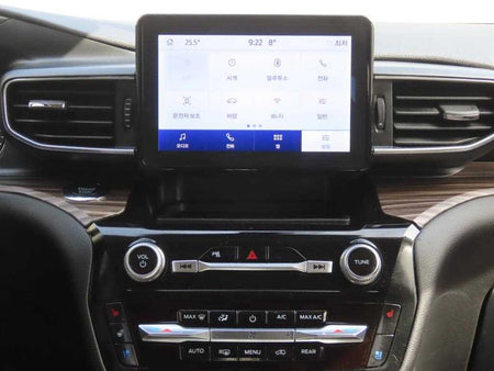 Ford Explorer — photo 11