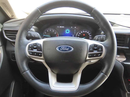 Ford Explorer — photo 12