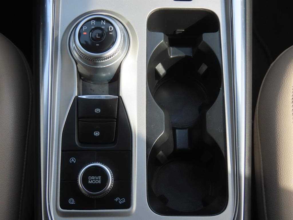 Ford Explorer — photo 13