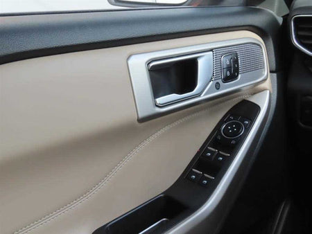 Ford Explorer — photo 15