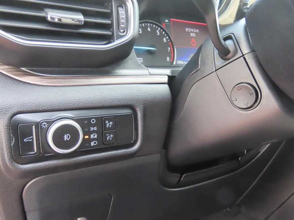 Ford Explorer — photo 16
