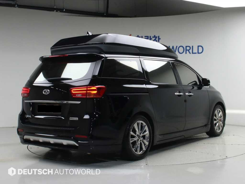 Kia Carnival — photo 02