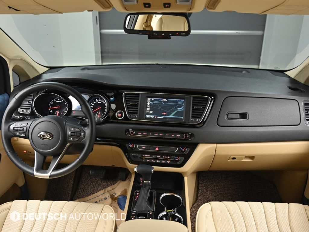 Kia Carnival — photo 07