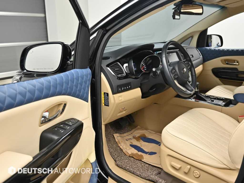 Kia Carnival — photo 11