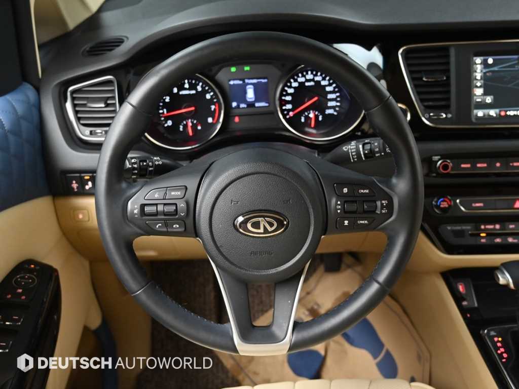 Kia Carnival — photo 13