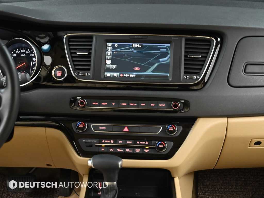 Kia Carnival — photo 14