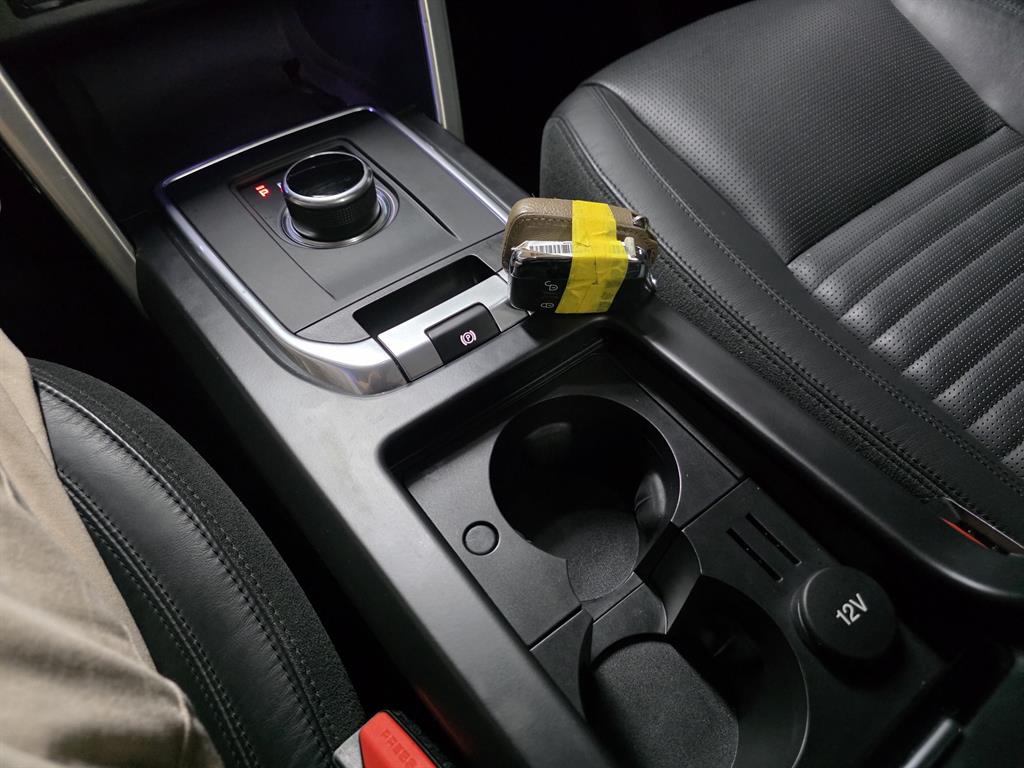 Land Rover Discovery Sport — photo 10