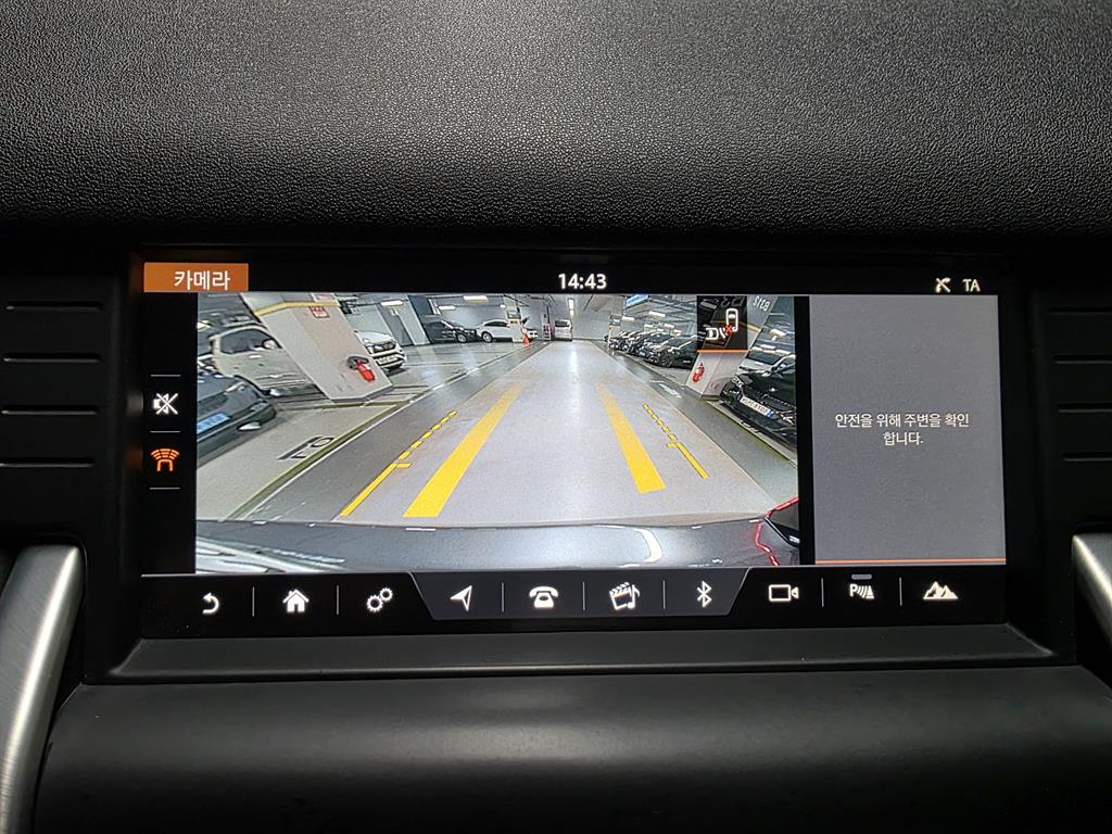 Land Rover Discovery Sport — photo 12