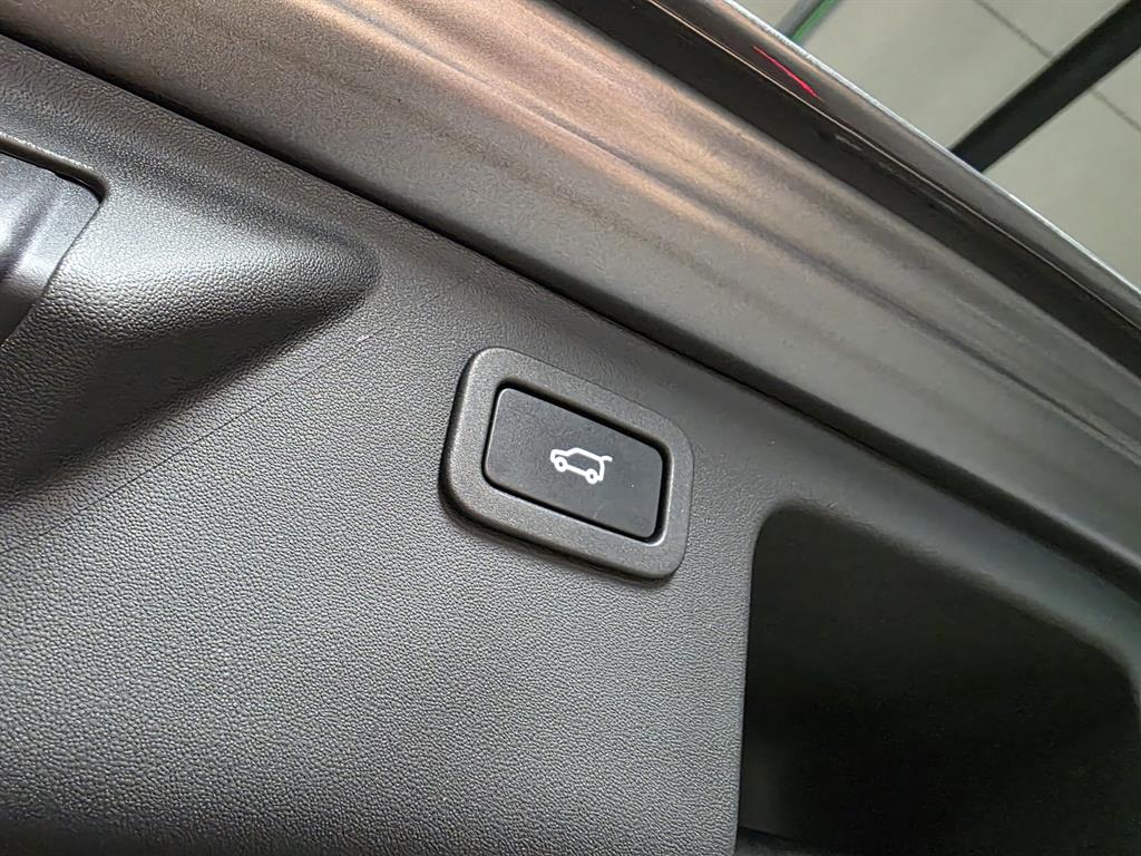 Land Rover Discovery Sport — photo 15
