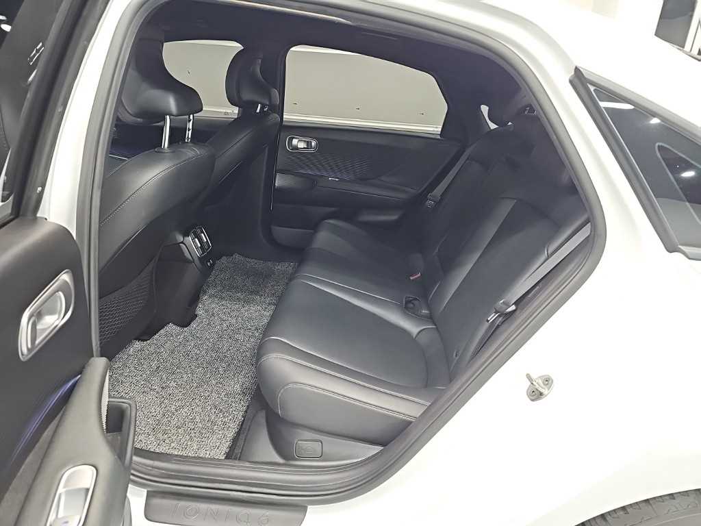 Hyundai Ioniq6 — photo 12