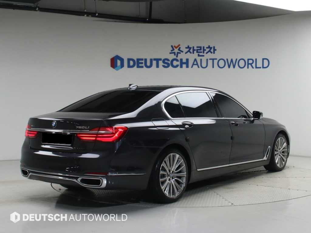 BMW 7-Series — photo 02