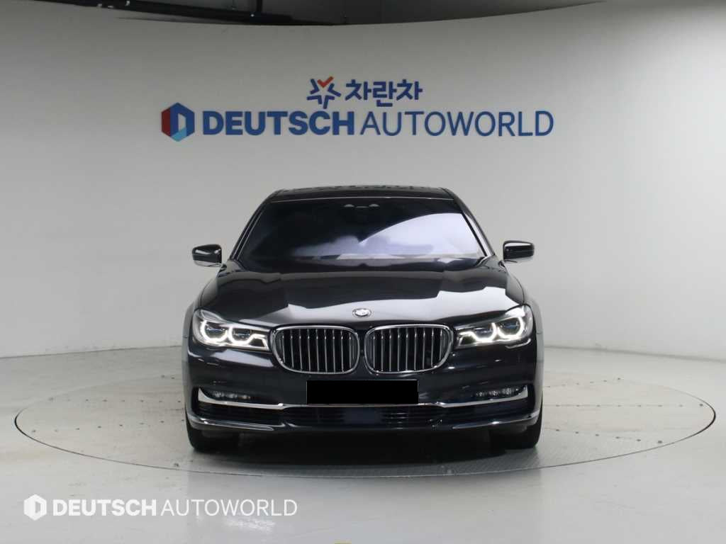 BMW 7-Series — photo 03