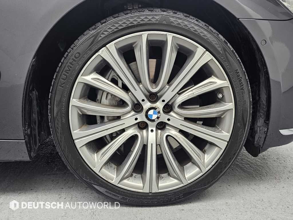 BMW 7-Series — photo 05