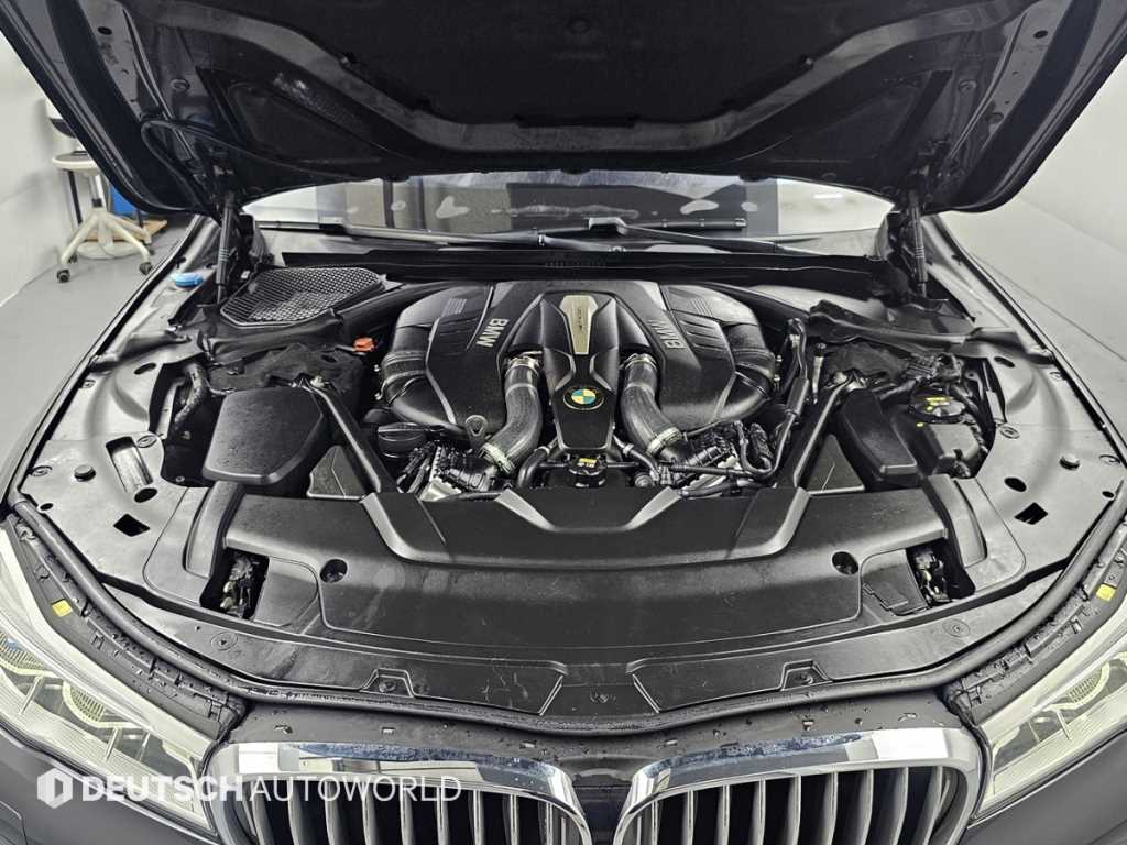 BMW 7-Series — photo 06