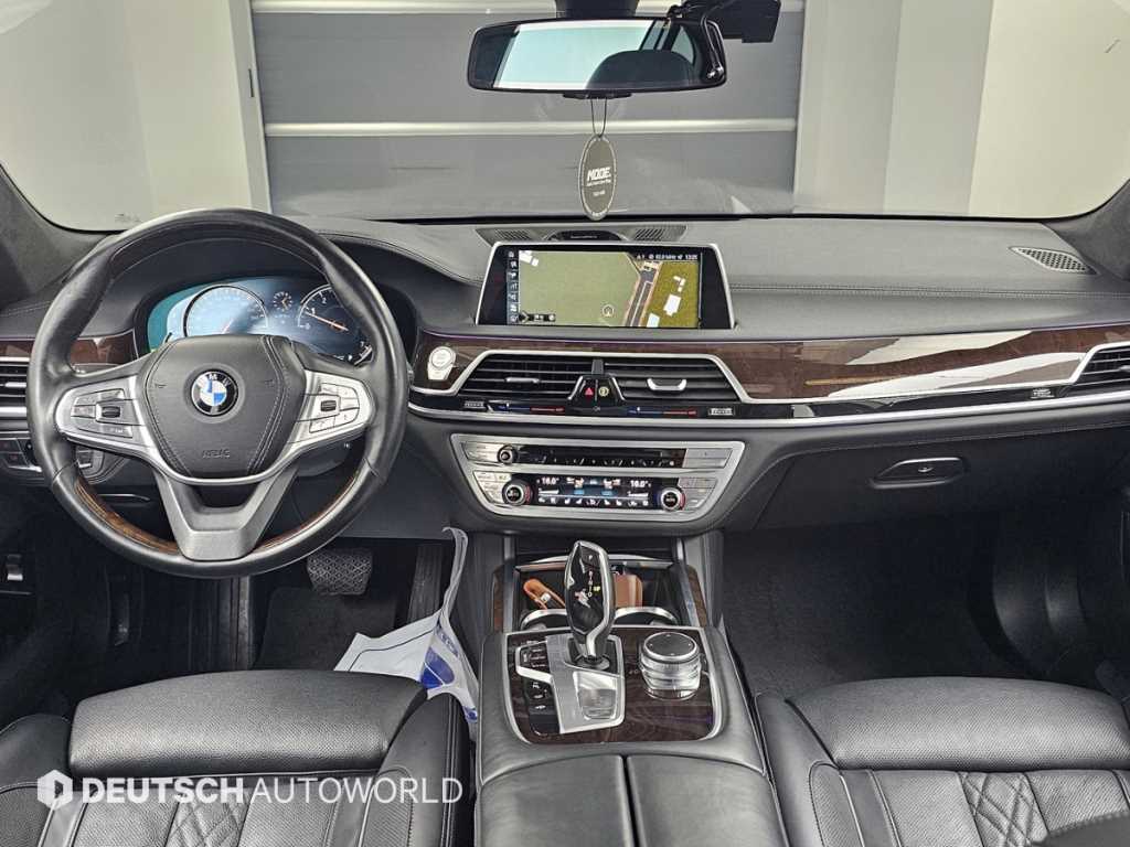 BMW 7-Series — photo 07