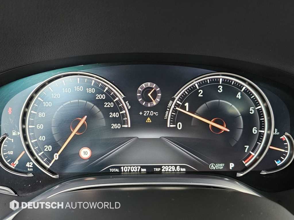 BMW 7-Series — photo 08