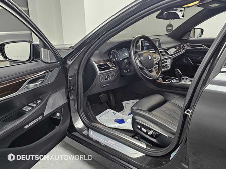 BMW 7-Series — photo 11
