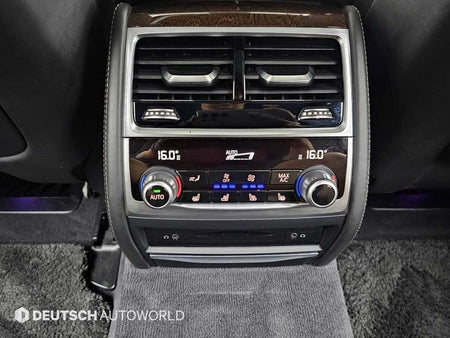 BMW 7-Series — photo 16