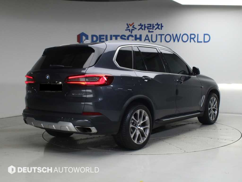 BMW X5 — photo 02