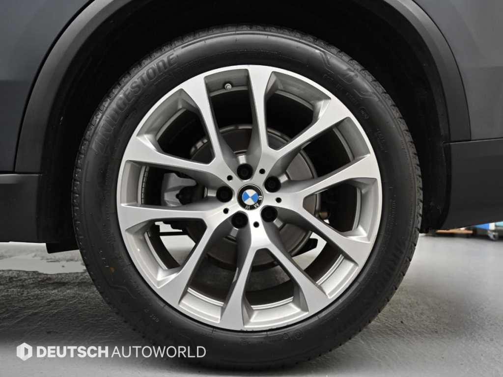 BMW X5 — photo 05