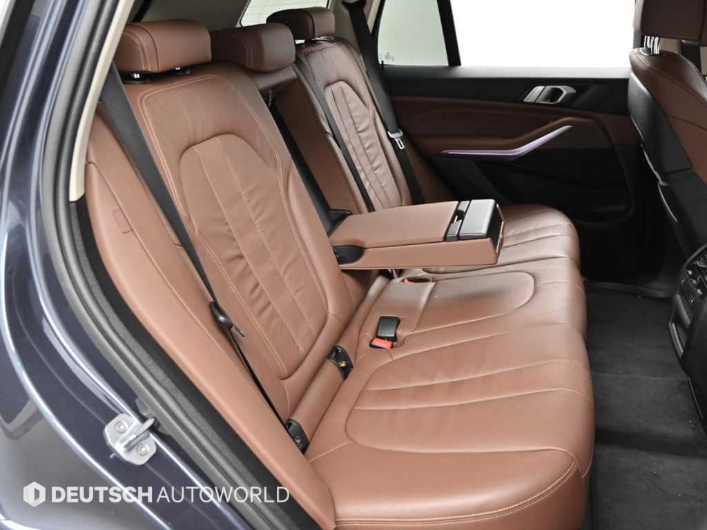 BMW X5 — photo 12