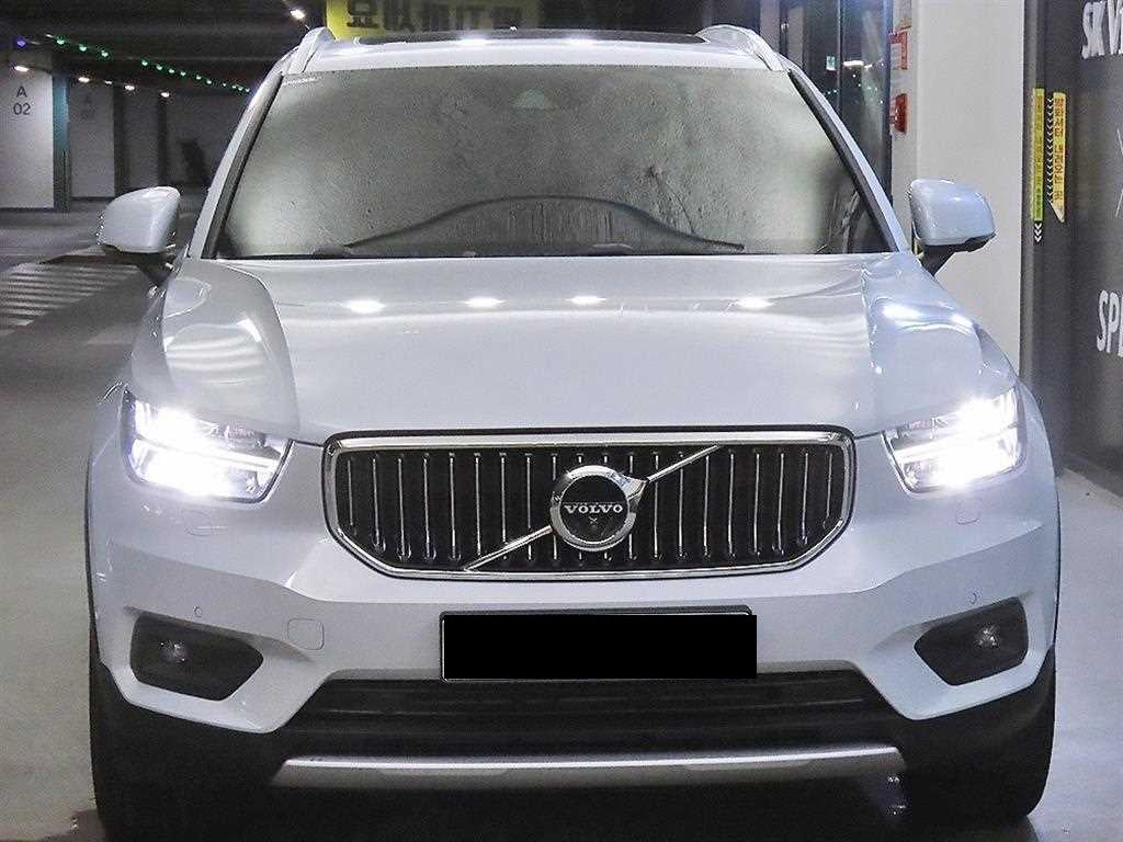 Volvo XC40 — photo 02