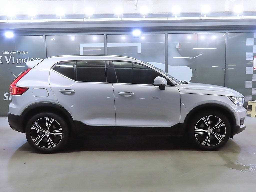 Volvo XC40 — photo 03
