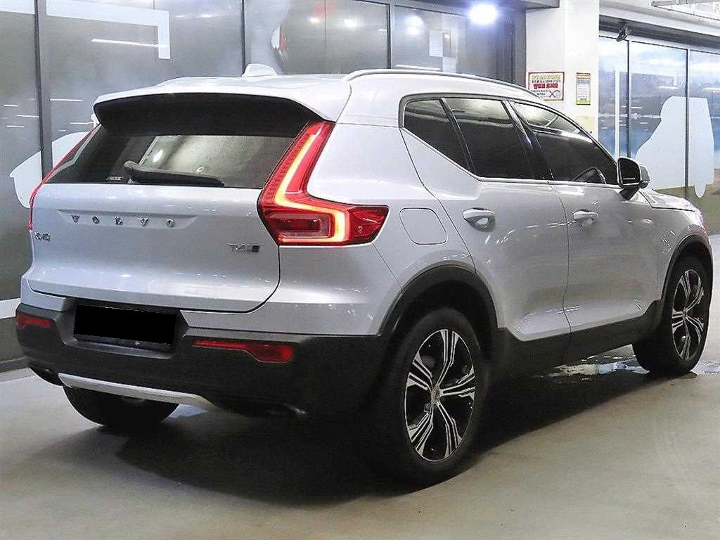 Volvo XC40 — photo 04