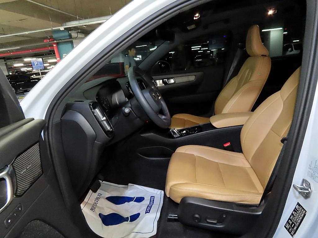 Volvo XC40 — photo 06