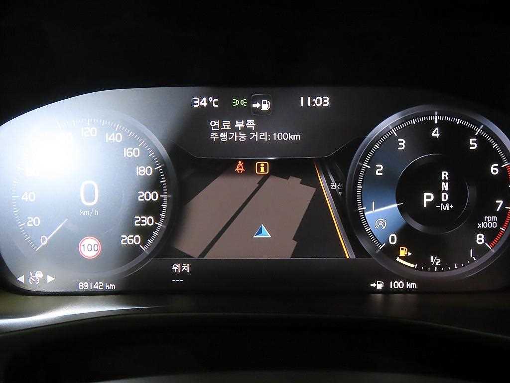 Volvo XC40 — photo 09